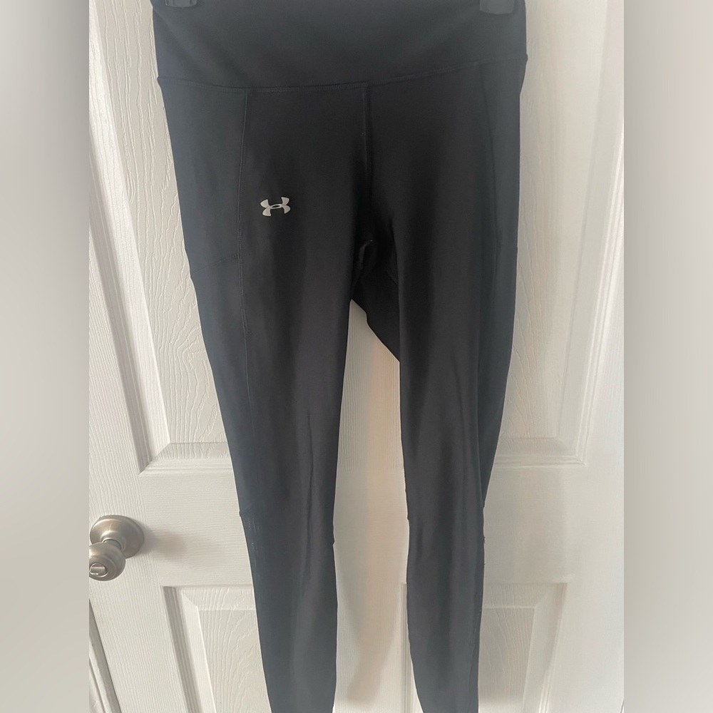 Under Armour black leggings